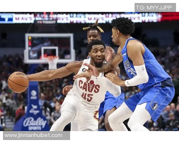 米切尔状态低迷上半场仅得5分6助攻表现令人失望 米切尔状态低迷上半场仅得5分6助攻表现令人失望