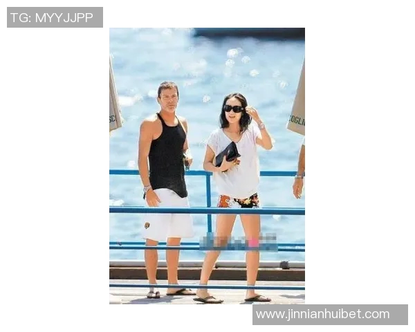 维尼修斯甜蜜晒合照与女友亲密互动幸福笑容尽显爱情甜蜜瞬间 维尼修斯甜蜜晒合照与女友亲密互动幸福笑容尽显爱情甜蜜瞬间