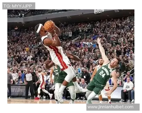 科尔谈巴特勒伤情仅知左膝受伤其余情况不明 科尔谈巴特勒伤情仅知左膝受伤其余情况不明