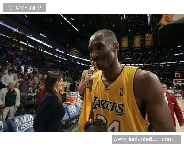 克拉克谈签名鞋科技超越Kobe5和6引发球迷热议 克拉克谈签名鞋科技超越Kobe5和6引发球迷热议