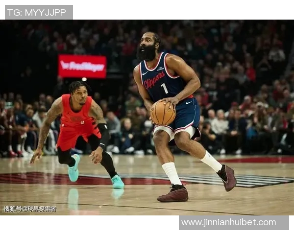 哈登小卡大洛三人均得25分创34岁以上球员组队得分新纪录 哈登小卡大洛三人均得25分创34岁以上球员组队得分新纪录